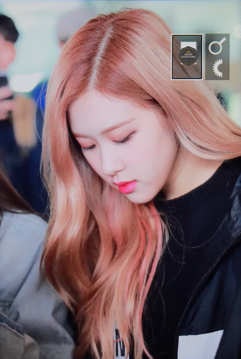 Queen_Chaeyoung's tweet photo. 181007 입국
💙💙💙
Black Pink ♡
#BLACKPINK #ROSÉ⁠ ⁠⁠ ⁠⁠ ⁠⁠ ⁠
#블랙핑크 #로제
#채영 #Chaeyoung https://t.co/ZudFkwAQDw