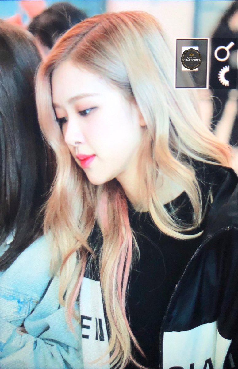 Queen_Chaeyoung's tweet photo. 181007 입국
💙💙💙
Black Pink ♡
#BLACKPINK #ROSÉ⁠ ⁠⁠ ⁠⁠ ⁠⁠ ⁠
#블랙핑크 #로제
#채영 #Chaeyoung https://t.co/ZudFkwAQDw