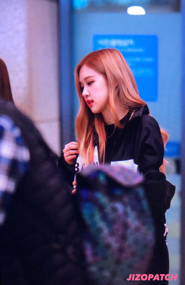 jizopatch's tweet photo. 181007 인천 입국 프리뷰 
#BLACKPINK #블랙핑크 #로제 #Rosé⁠ #지수 #JISOO 
(@ygofficialblink ) https://t.co/jlHmn95twZ