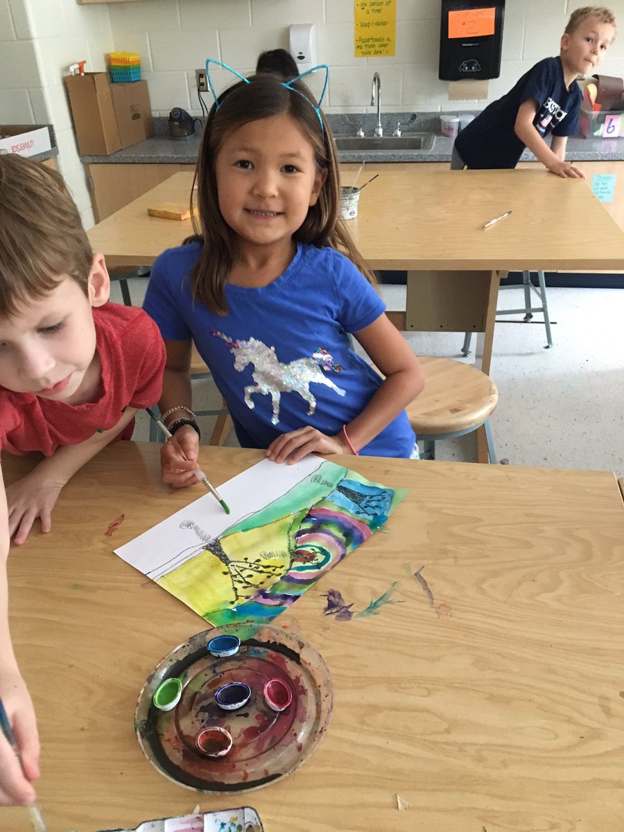 GretchenProcto3's tweet image. The first graders are learning about sunsets and silhouettes! @haycockart