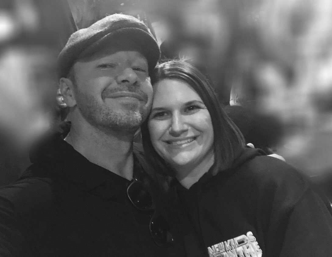CassTThompson's tweet photo. @DonnieWahlberg... I have no words for you except I am so #thankful for each moment I get to spend with you. You are truly special and you radiate the love you spread. Thank you for another moment that I get to add to my heart. #HANGINTOUGH30 #ApolloWeekend #sweetMoments https://t.co/rmvRdQjYUi