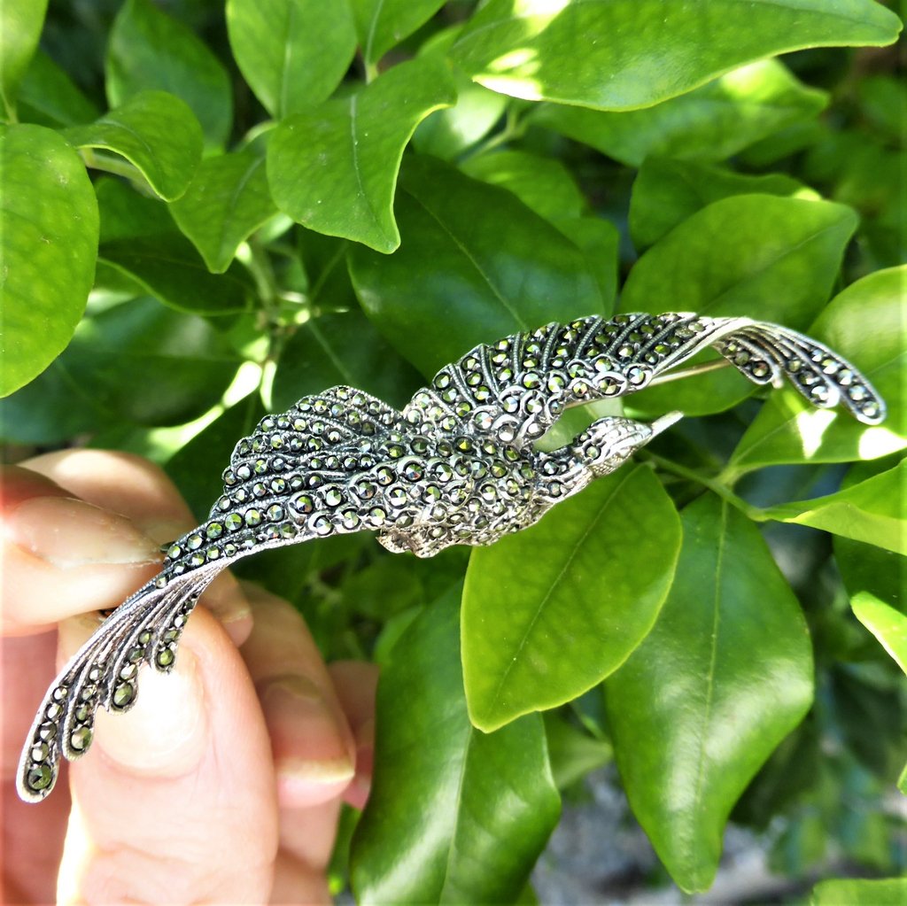 Happy Sunday! ✨ This beautiful 'feathered friend' would not be shy on the collar his outspread wings measure nearly 3' inches long. He's made of #sterlingsilver with #marcasite accents and from the wonderful #ArtDeco era, c1930's! German provenance. New in🐦 
#marcasitebrooch