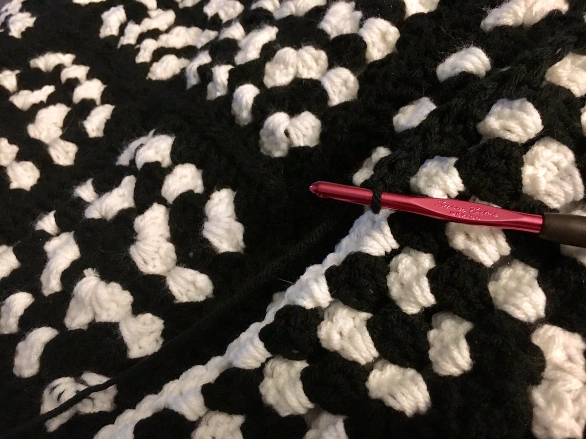 crystalf0527's tweet photo. Went to a friends wedding last night &amp; im kinda bummed I couldn’t finish her wedding gift in time. https://t.co/onuhDKR1ll