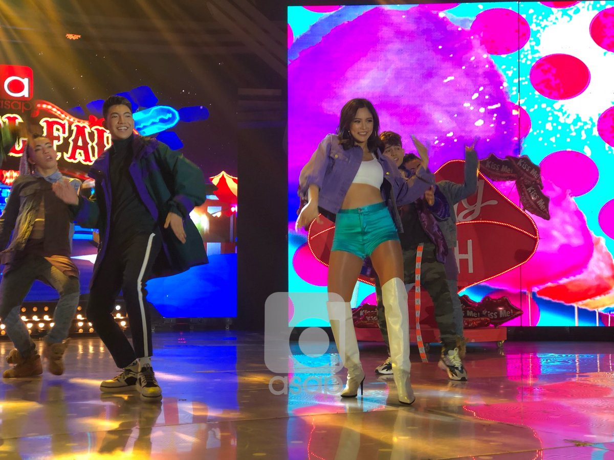 ASAPOfficial's tweet photo. Whoops galing! ❤️ Darren, Inigo &amp; Kim for #HimigHandog2018onASAP Opening! 🎉 https://t.co/k1VuBKVicT