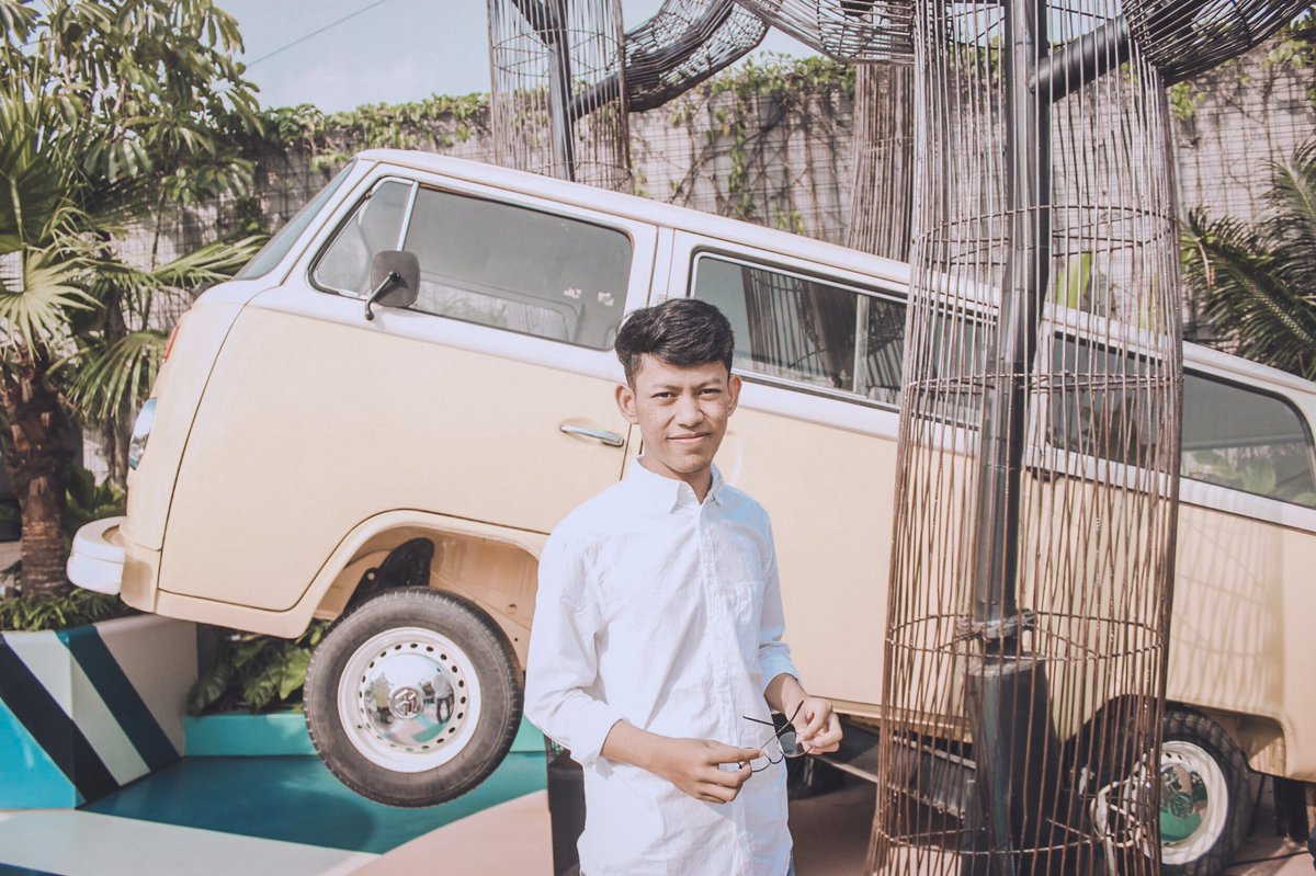pistachiogb's tweet image. [Tutorial Filter Lightroom Thread]

Oke, karena tadi pas ngirim di base pada minta tutorialnya, baiklah aku bakal share tutorial edit foto kaya di bawah ini.
Jadi, step editnya :
Lightroom - Vsco - Lightroom