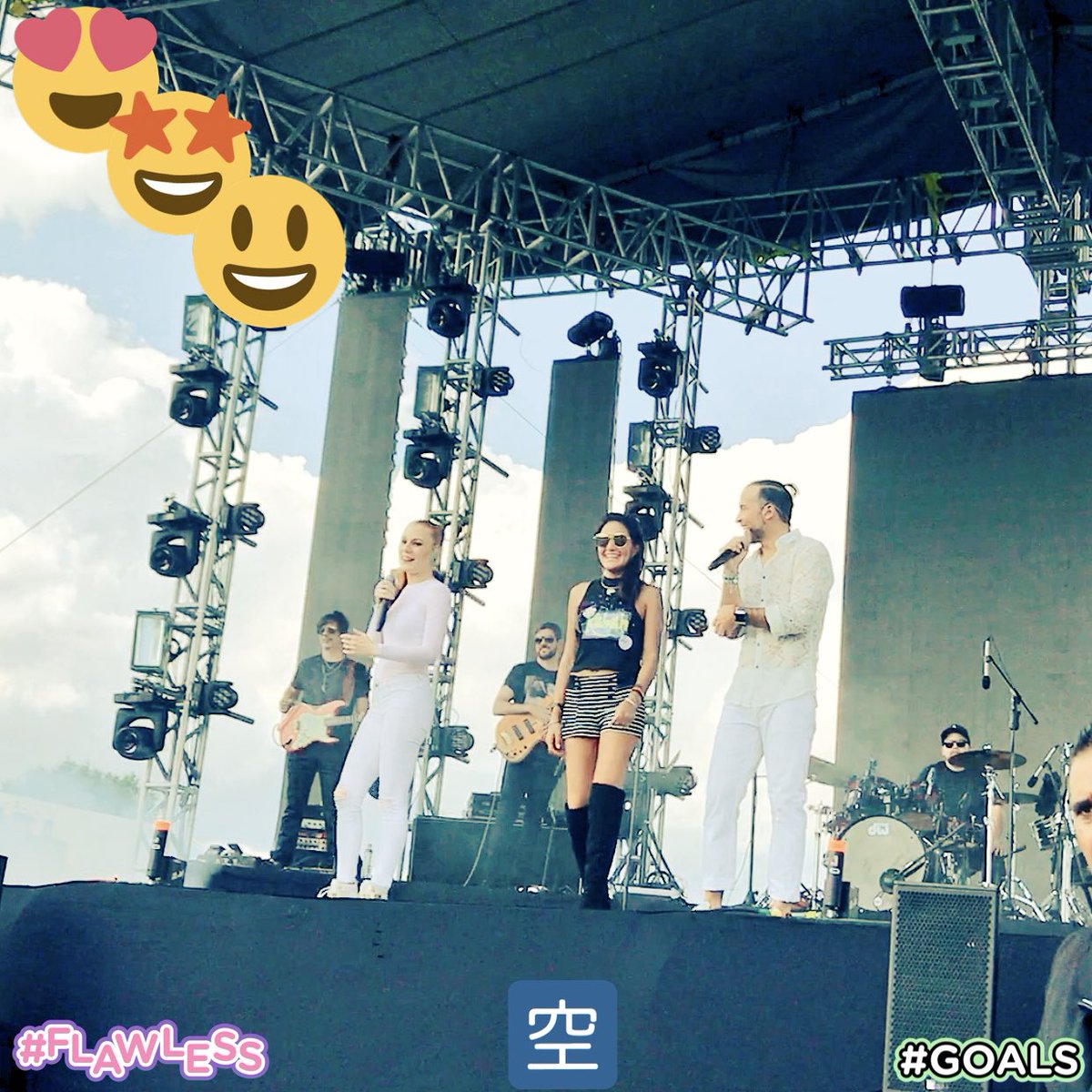 SpaYvieK's tweet photo. #KABAHenQuerétaro @kabah_oficial son looooooo MÁXIMO ♥️❤️♥️❤️♥️
GRACIAS GRACIAS por tan increíble magia, Los AMO.
Cada foto es un trozo de vida...🎵
#PorSiempreKABAH 🎶♥️
#GeneraciónKABAH #LaMejor 🙌🏻♥️ https://t.co/nmFeVDQpQa