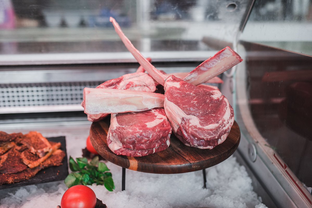 elpescador_swan's tweet image. What will you choose? #fresh #meatcounter