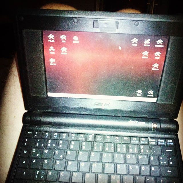mismisiasty's tweet photo. Booting Menuet OS on old ASUS EEEPC 4G without CELERON M 900 MHz single core CPU, OS os extremely fast but have too less useful software inside 

#menuetos #linux #asus #eeepc #eeepc4g #oldlaptop #oldlaptopphotos https://t.co/c9MO2cRewf https://t.co/apaVwSNuOw https://t.co/O3EHX7DWaa