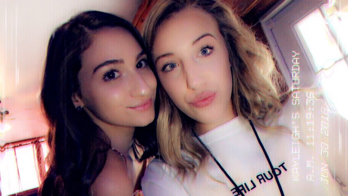 WDWQUEEN19's tweet photo. Man I miss @BeautyChickee and tour;( it needs to happen again https://t.co/J0bqpSJ346