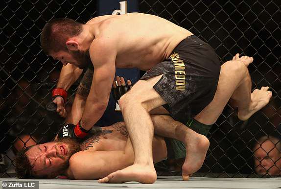 ReyadaCom's tweet photo. رسميا : الروسي حبيب نورماغوميدوف بطل العالم بالوزن الخفيف بالـ UFC بعد استسلام كونور ماكغريغورأمامه في الجولة الرابعة 🥊🥇 https://t.co/G5LSAogdAj