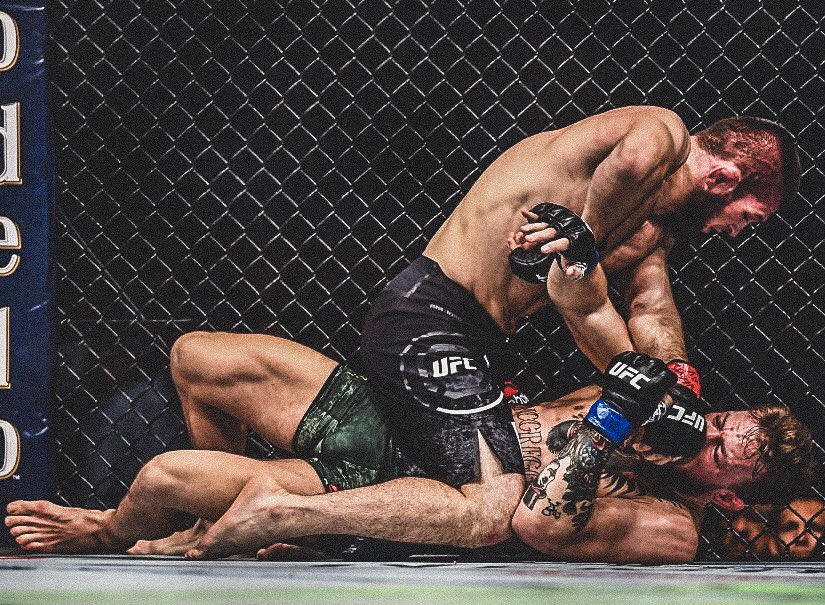 ReyadaCom's tweet photo. رسميا : الروسي حبيب نورماغوميدوف بطل العالم بالوزن الخفيف بالـ UFC بعد استسلام كونور ماكغريغورأمامه في الجولة الرابعة 🥊🥇 https://t.co/G5LSAogdAj