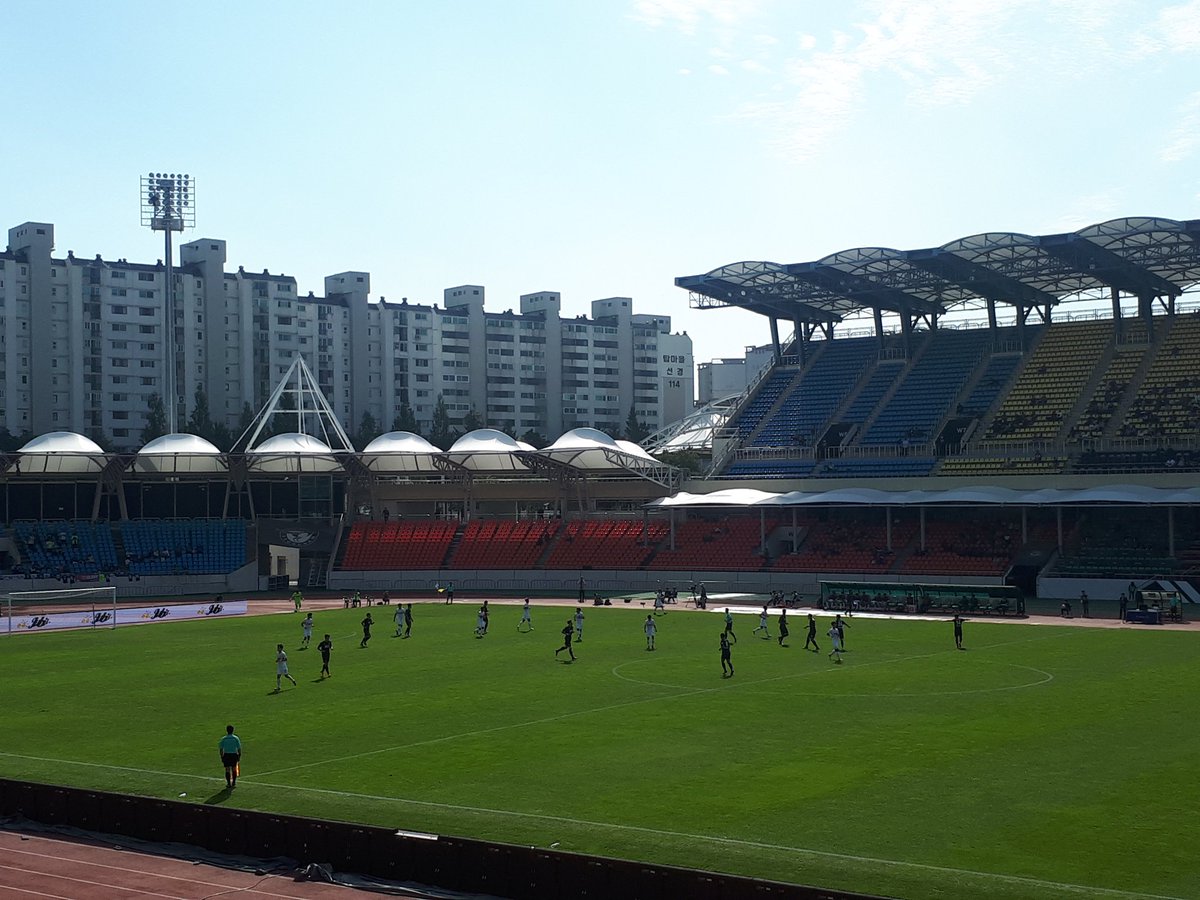 2018.10.7.(일) 오후2시  성남FC vs 서울 이랜드
#성남시 #중원구 #가정복지과 (과장 임명순)에서 조1위를 위한 성남FC승리를 응원나왔습니다
#성남FC 의 승리를 기원합니다
