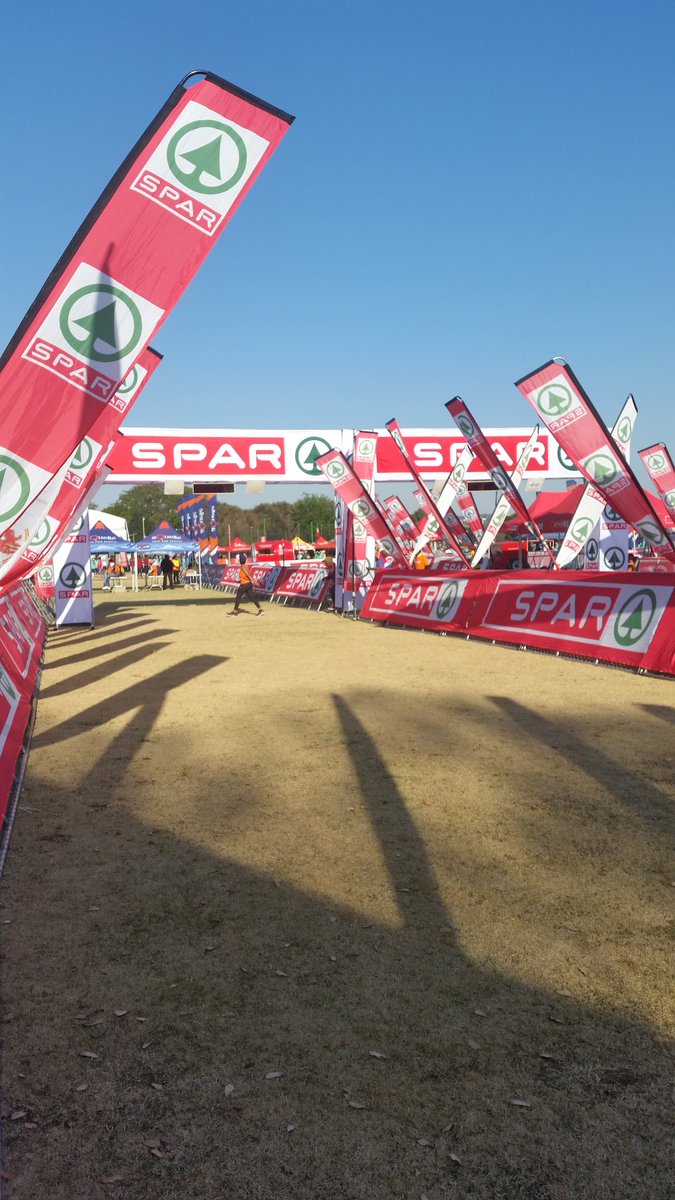 Chemlle's tweet photo. The #SPARJoburgRace is nearly kicking off and we're supporting our #GetItgirls with pride @Rialien @GetItJHBWest https://t.co/gV7aEt9vL0