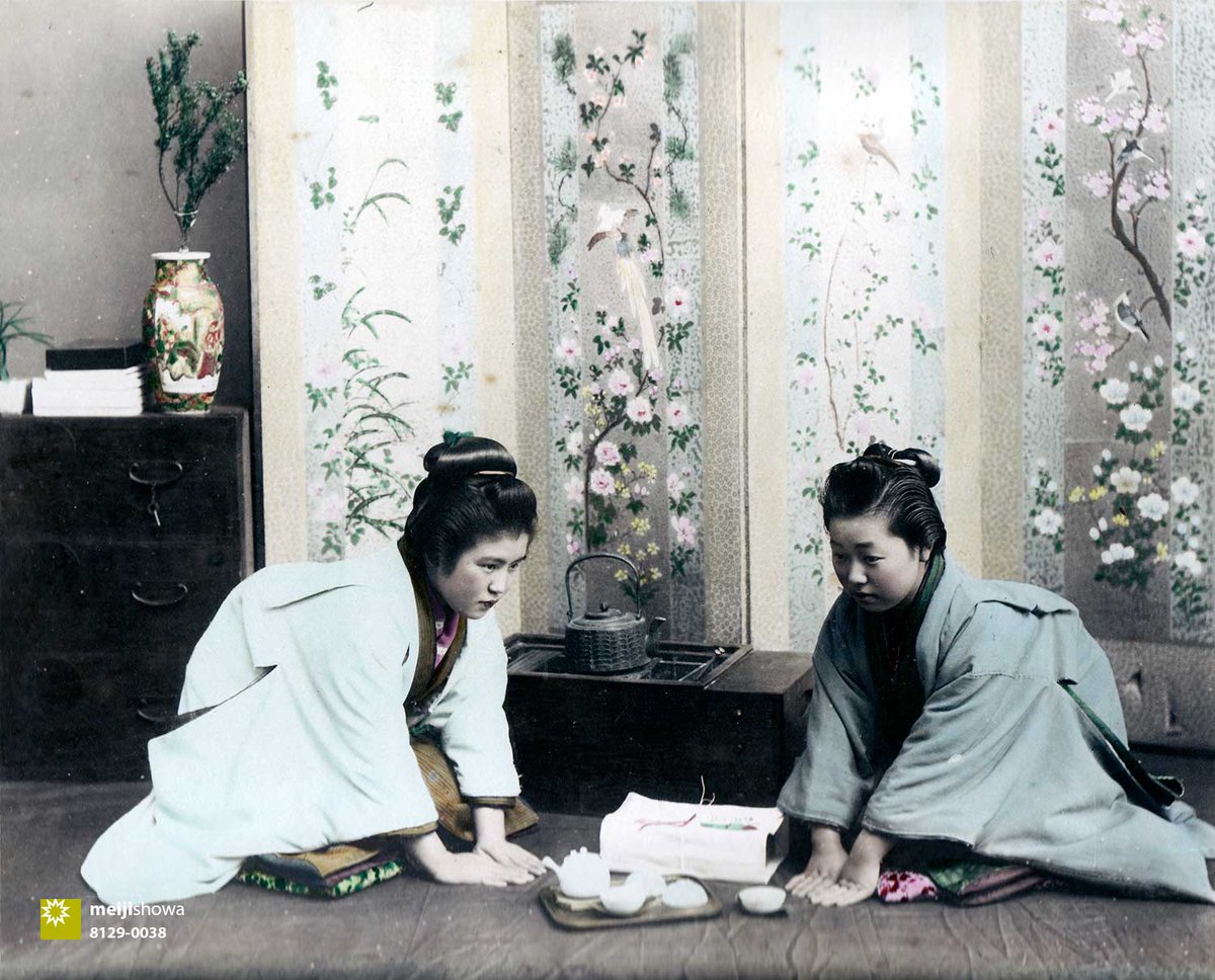 Meijishowa 明治時代 お辞儀 古写真 Meiji Bowing Vintagephoto 明治年代 座布団に浅礼をしてる二人の女性 This Dramatized Studio Photograph Shows Two Japanese Women In Late 19th Century Japan Greeting Each Other While Seated On Zabuton Meijishowa 明治時代 お辞儀 古写真 Meiji Bowing Vintagephoto 明治年代 座布団に浅礼をしてる二人の女性 This Dramatized Studio Photograph Shows Two Japanese Women In Late 19th Century Japan Greeting Each Other While Seated On Zabuton