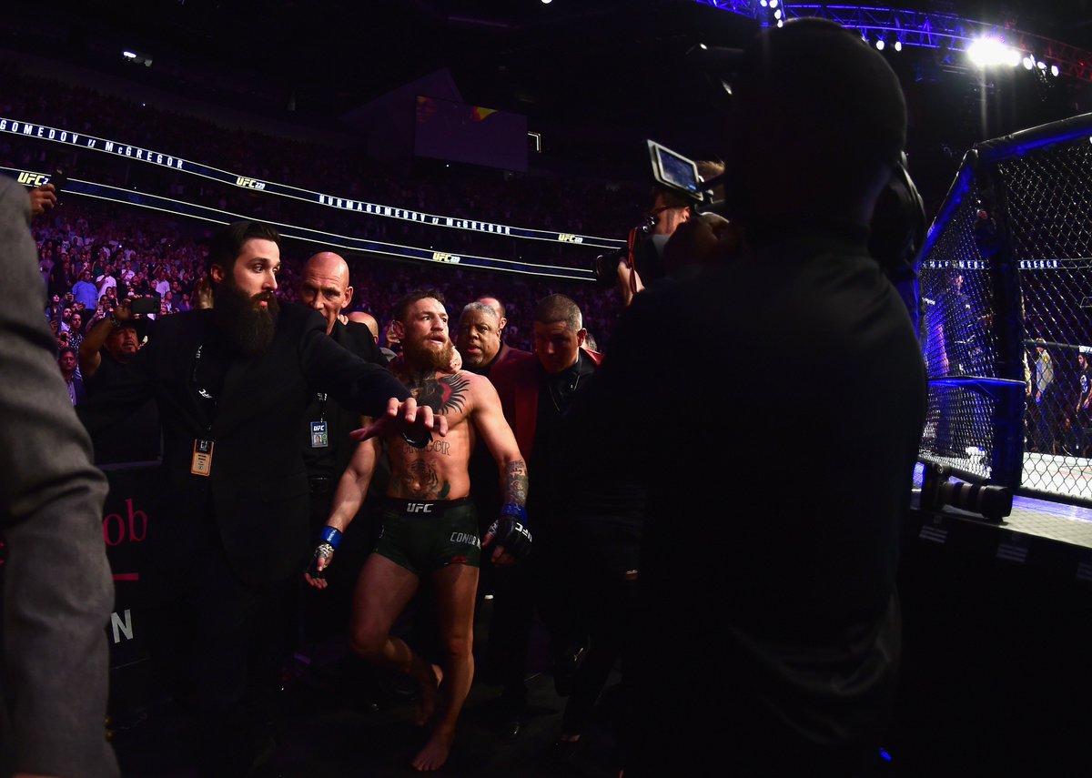 BleacherReport's tweet photo. One of the craziest nights in the history of sports. #UFC229 https://t.co/kqtcLSKBKr