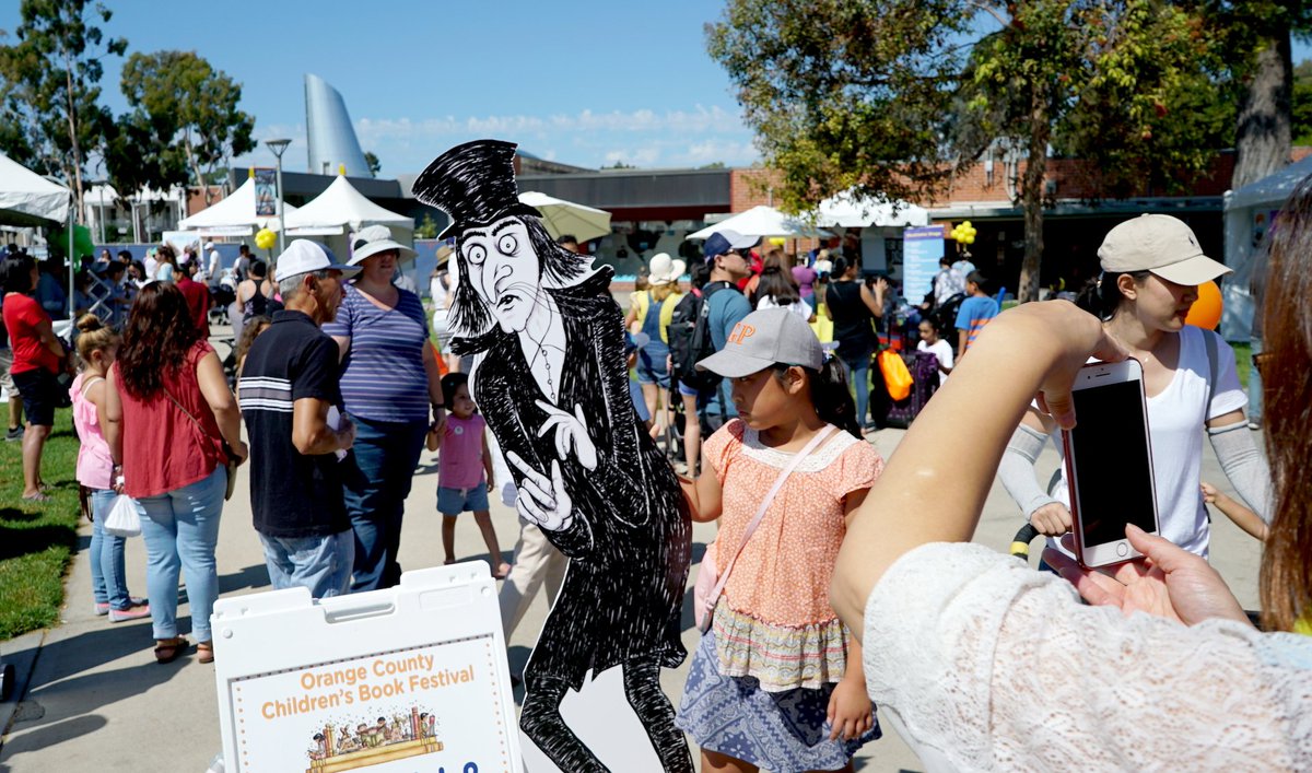 LoriRLopez's tweet photo. Mister Snark lurking at Orange County Childrens Book Festival 2018! <3 #occbf #mistersnark #mistersnarklurking #thedarkmistersnark #lorirlopez #author #illustrator #bookcharacter #books #kidsbookfest #originalcharacter #standee #cutout #halloween https://t.co/j9x4NTNgRd
