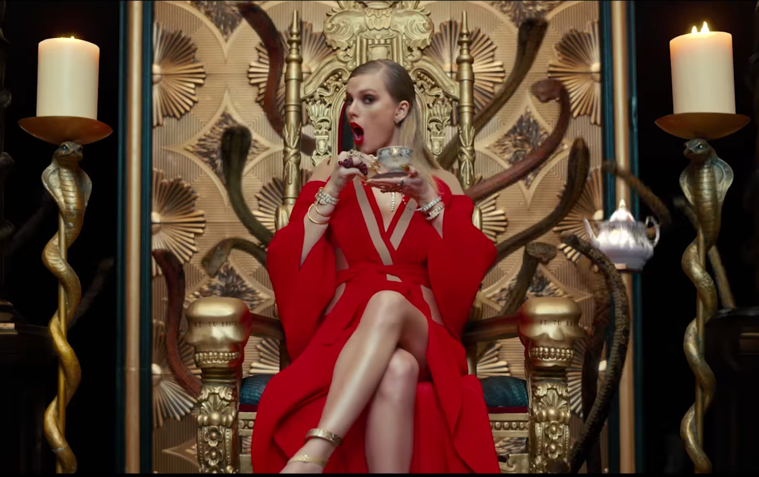 Тейлор свифт what you made me. Саския тейлор rt. Look what u did. Taylor swift look what you made me do обложка. Тейлор свифт клип what you made me do look.