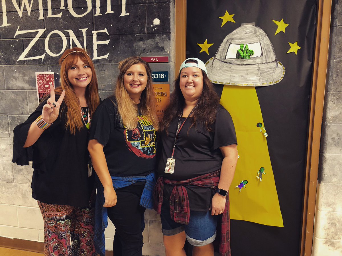 missvanben's tweet photo. Coolest teachers in the world... maybe even whole universe 🤷‍♀️🌎💫👽 #tohomecomingandbeyond https://t.co/GG5XXtUuXd