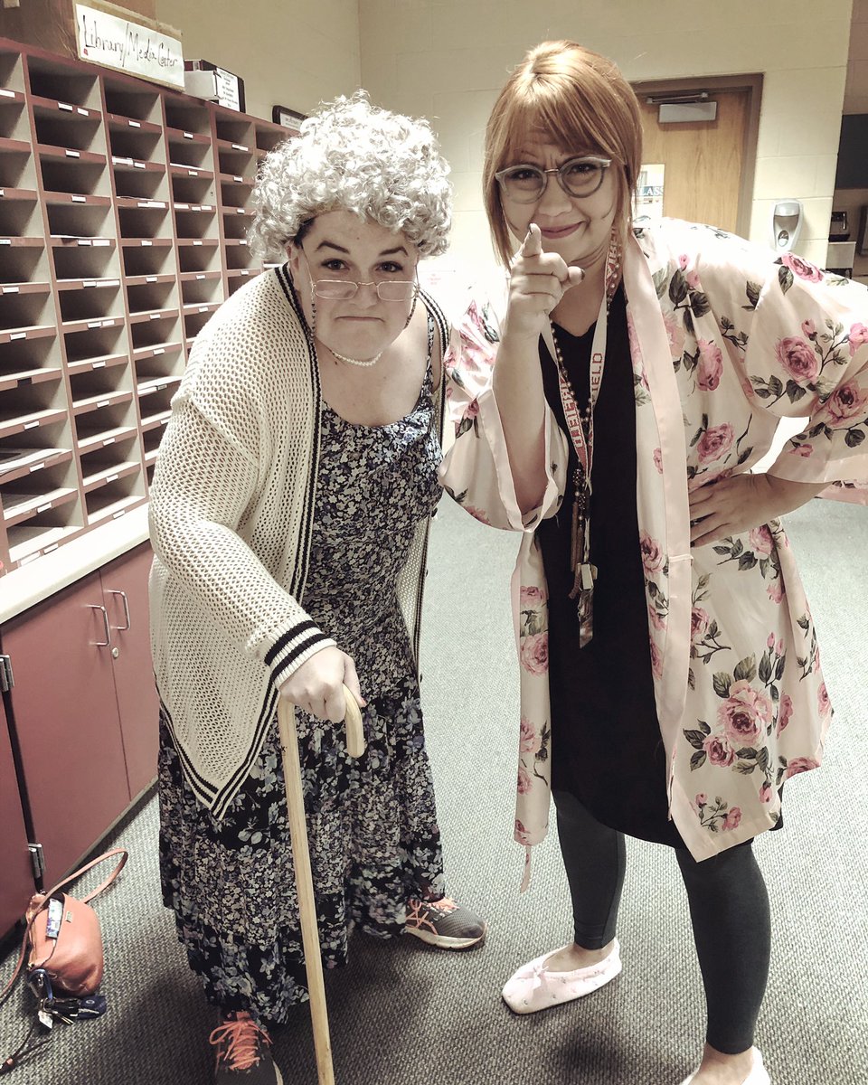 missvanben's tweet photo. Coolest teachers in the world... maybe even whole universe 🤷‍♀️🌎💫👽 #tohomecomingandbeyond https://t.co/GG5XXtUuXd