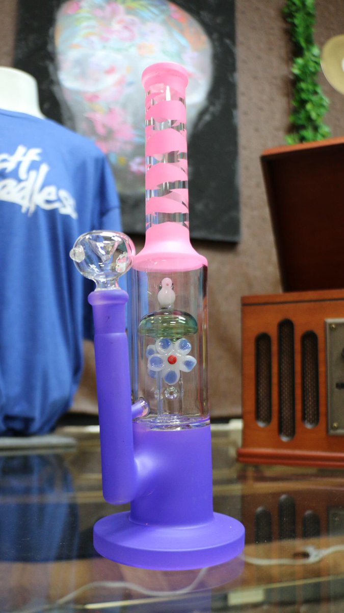 NobilityShop's tweet image. Purple &amp;amp; pink flower bong 🌸
come to the store address listed in bio for more bongs