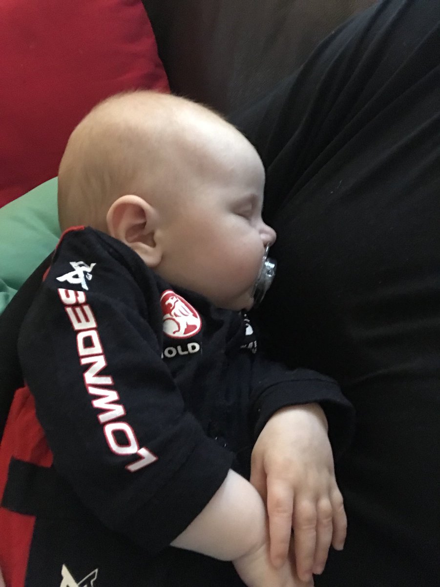 jackiev1511's tweet photo. #bathurst1000’s youngest fan! 10 laps to go and the excitement is just too much! #bathurstbbq #Bathurst2018 @craiglowndes888 @supercars https://t.co/hGWoinFdnb