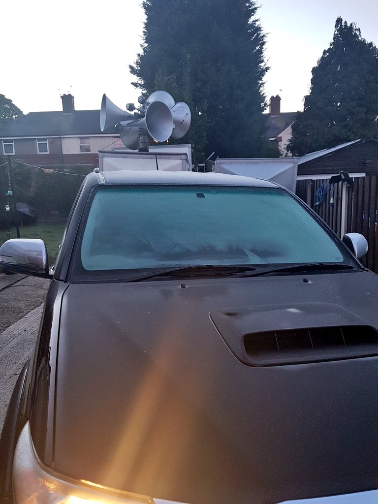 foxyhire's tweet image. For all those who tell us we have an easy life, here's the first frost of winter being removed as we sett off for a days pa work at a cycle event, @monsalhillclimb  #chuffingcold #publicaddress