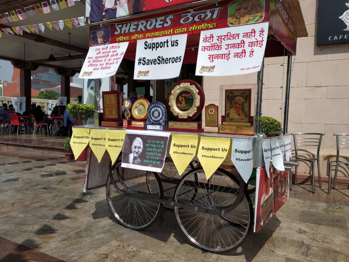 WeUttarPradesh's tweet photo. लखनऊ : समाजवादी पार्टी के राष्ट्रीय अध्यक्ष @yadavakhilesh @SheroesHangout में एसिड अटैक पीडिताओं से करेंगे मुलाकात. @samajwadiparty https://t.co/NJEvKCl9PO