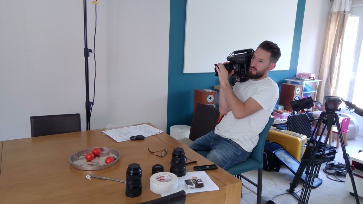 ThierryBarnaud's tweet photo. Quelques images d'hier, avec l'équipe de @PrisdeCourt, sur le #48hfpFrance #ClermontFerrand. On repart en tournage pour une dernière séquence dans une heure. #UnderThePressure https://t.co/HljgnXomUS