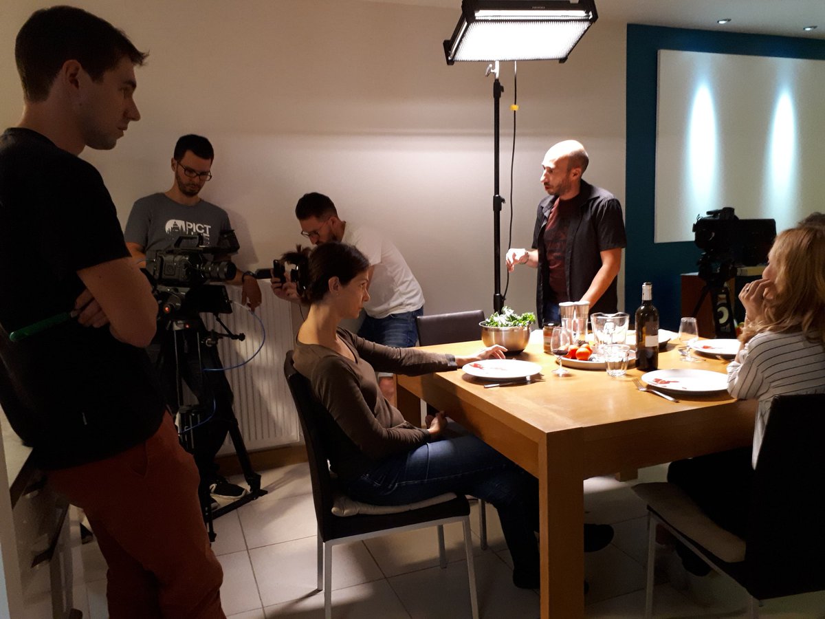 ThierryBarnaud's tweet photo. Quelques images d'hier, avec l'équipe de @PrisdeCourt, sur le #48hfpFrance #ClermontFerrand. On repart en tournage pour une dernière séquence dans une heure. #UnderThePressure https://t.co/HljgnXomUS