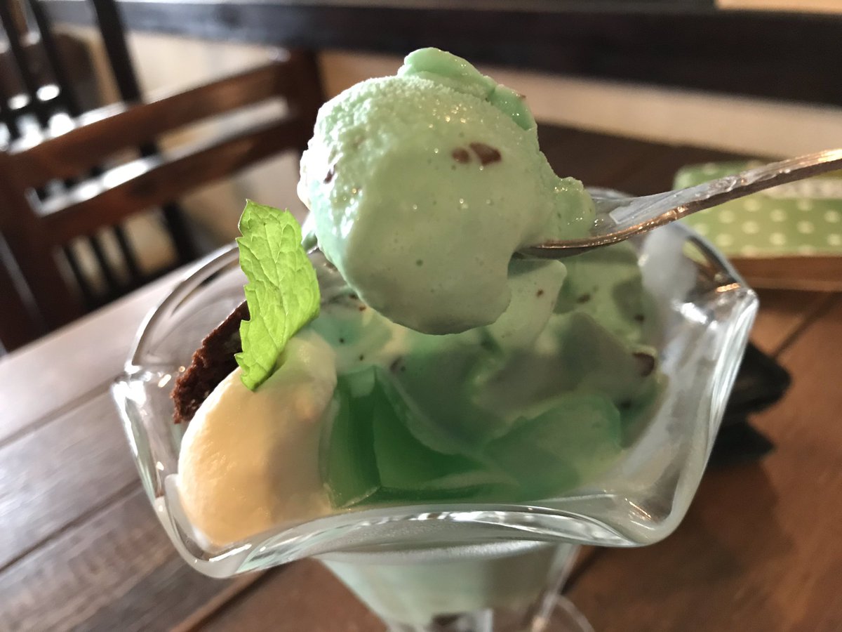 前からずっと食べてみたかったチョコミントパフェ、食べてきました。 