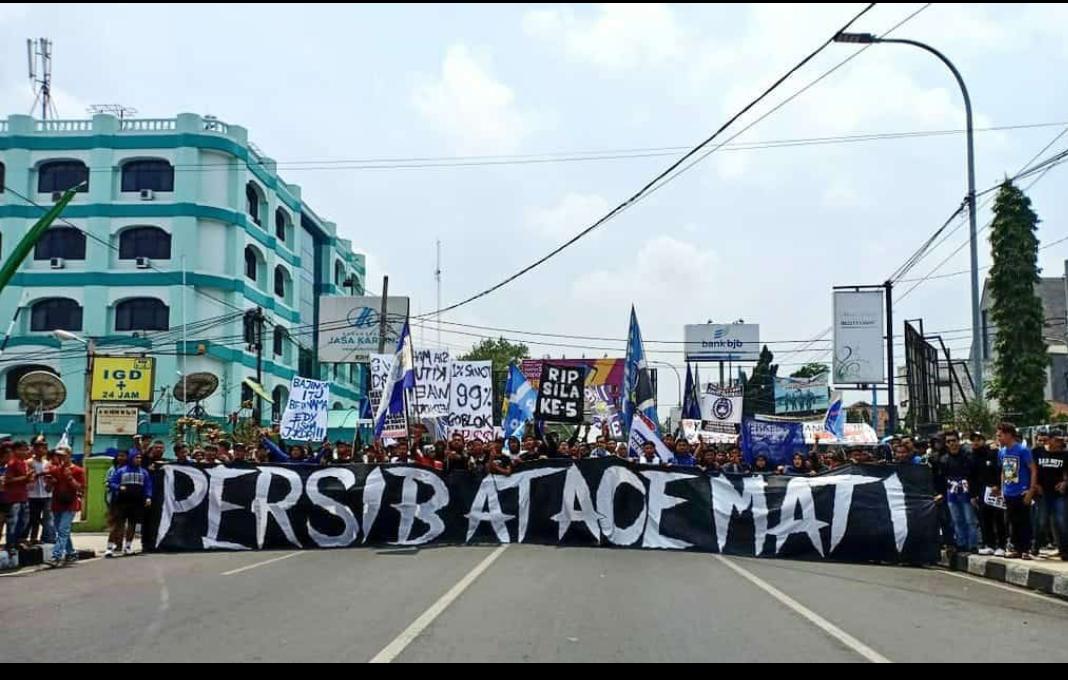 Bobotoh Tasikmalaya Melawan!!!
Bangga! Nuhun!