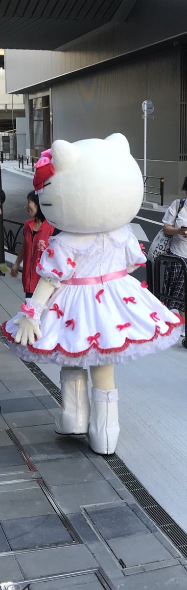 mjasmine_630's tweet photo. なんとポムの応援に来たキティ子さんにたまたま遭遇ฅ(ﾐ ᵒ̴̶̷ ﻌ ᵒ̴̶̷ 🎀ﾐ)ฅ

テンションだだ上がり(♡ ὅ ◡ ὅ )ʃ♡
#hellokiity 
#おひるねプリン https://t.co/iaT1GwNKYg