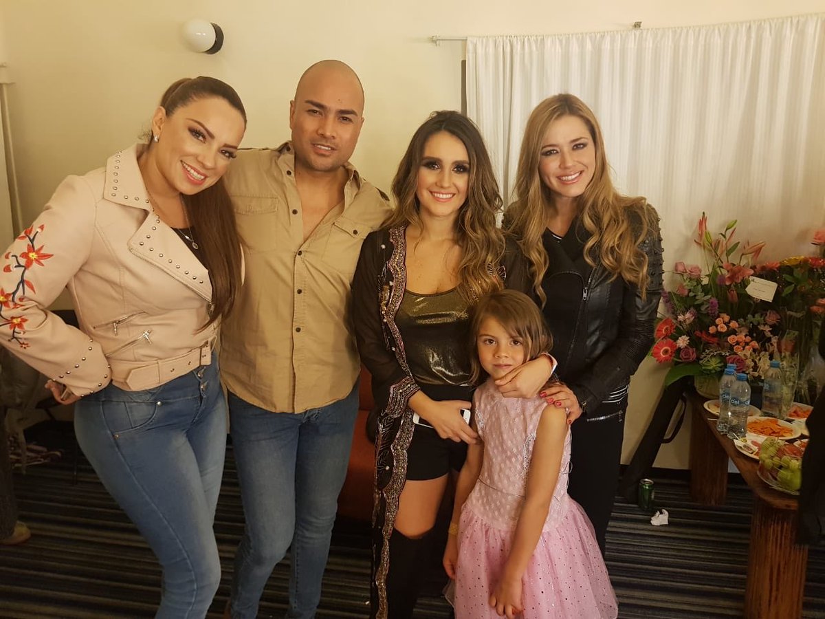 Yuliannap's tweet photo. Gran noche en #teatrometropolitan @TMetropolitanMx en el concierto de la bella @DulceMaria #origen con @oktaviotorres_ @jacky_nanny_ @diegobarrioss #dulcemaria #oktaviotorres #diegobarrios #yuliannapeniche https://t.co/rBETslEFHx