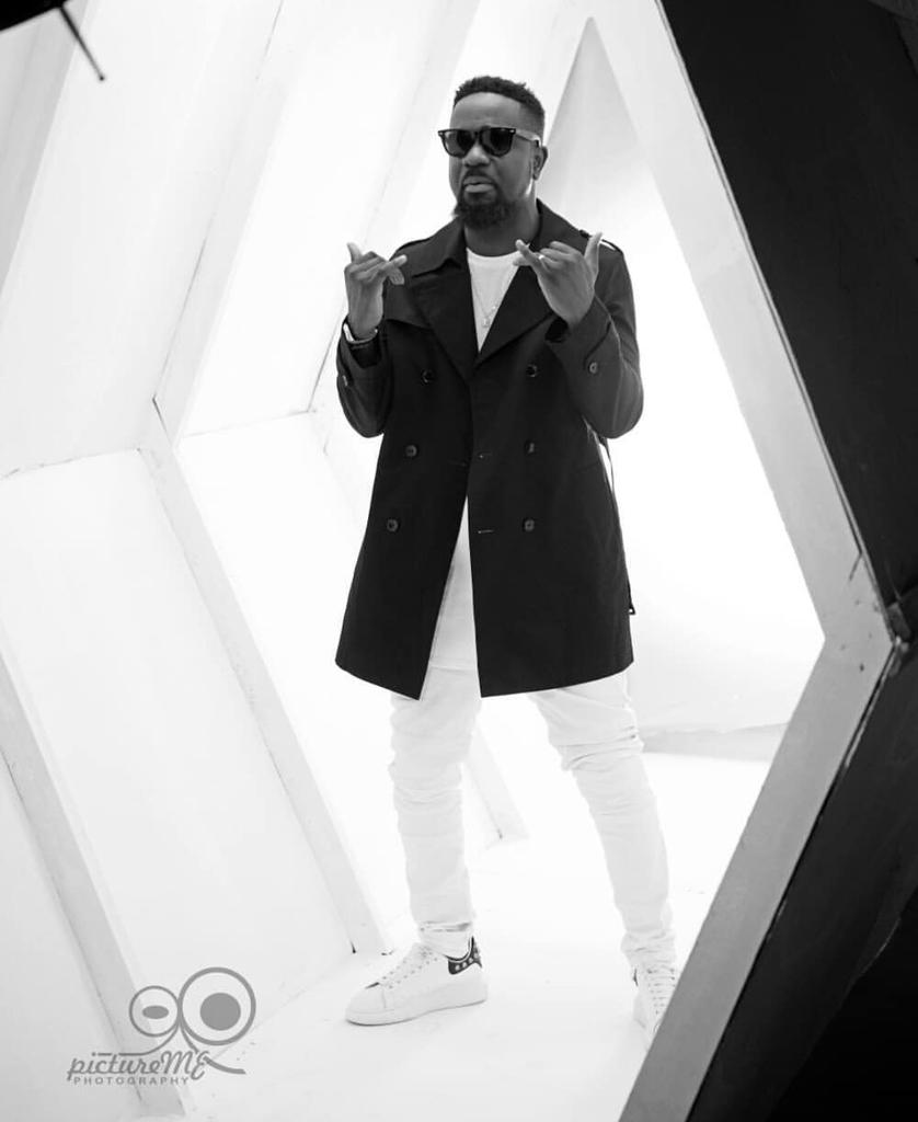 okt_ranking's tweet photo. 👏 @possigee revealed on Accra FM’s drive time show dubbed: ‘nkran kwanso’ that Africa rap god, @sarkodie, can release an Album every month. https://t.co/saQWyb3sk9