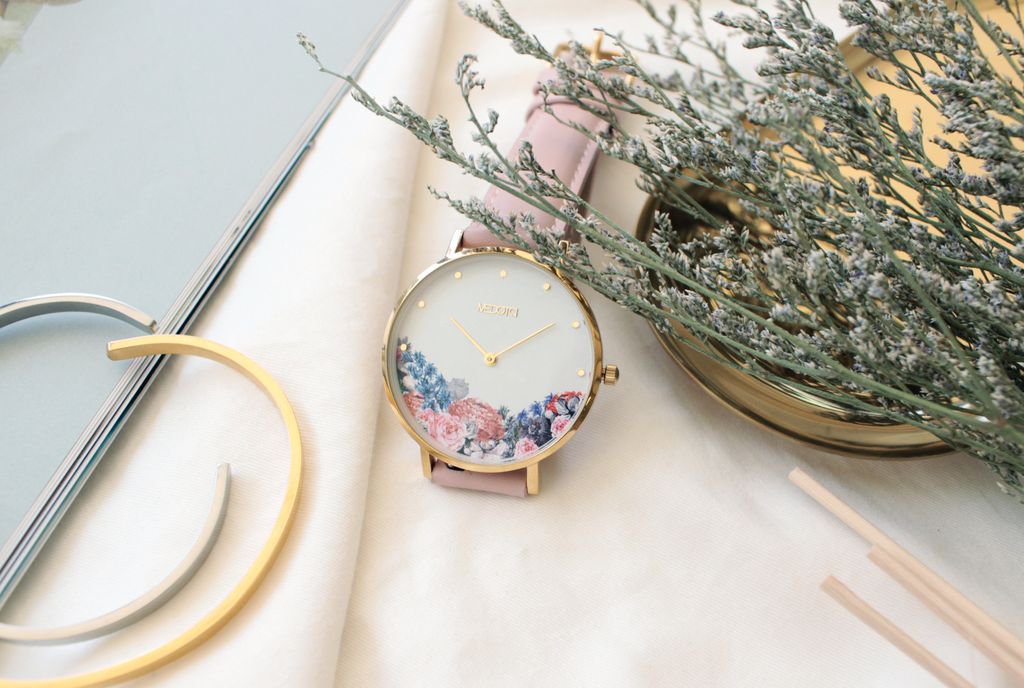 MEDOTAluxury's tweet image. Every Sunday is the most beautiful day.
Photo: Blossom BO-8901
PINKOI设计馆：buff.ly/2xOl9VQ
-----------------------------------
#MEDOTA##dailyMEDOTA##photooftheday##ladieswatch##gift##love##ladiesoutfit ##pink ##Pinkaccessory ##米朵达女孩##手表##粉红色##女表##简约#