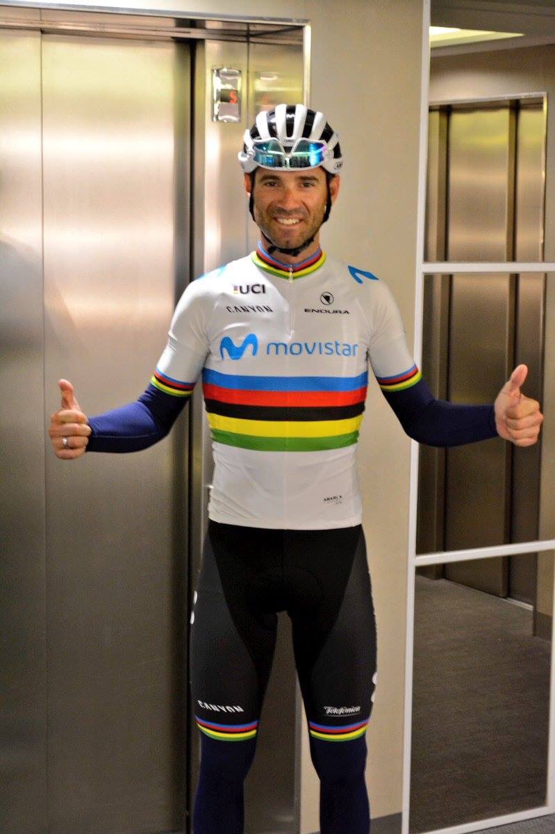 ruedalenticular's tweet photo. Don @alejanvalverde luciendo su flamante maillot arco iris de Campeón del Mundo @Canyon_Spain @Movistar_Team @RFECiclismo @COE_es @ACPspain @deportegob @UCI_cycling https://t.co/60KaDVBc4y