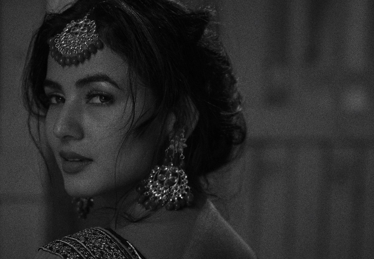sonalchauhan7's tweet photo. un ke dekhe se jo aa jaati hai muñh par raunaq
vo samajhte haiñ ki bīmār kā haal acha hai
qatra dariya mein jo mil jaaye toh dariya ho jaaye
kaam acha hai vo jis ka ki ma aal achchha hai
ham ko maalum hai jannat kī haqīqat lekin
dil ke ḳhush rakhne ko ġhālib ye ḳhayal acha hai https://t.co/38OGHAqCxU