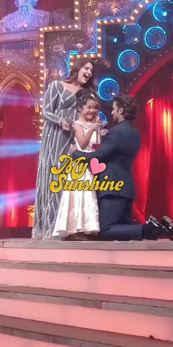 KullfiB's tweet photo. First up, our pretty Kullfi! @Aakritisharma08 https://t.co/a6TqX4LGE6