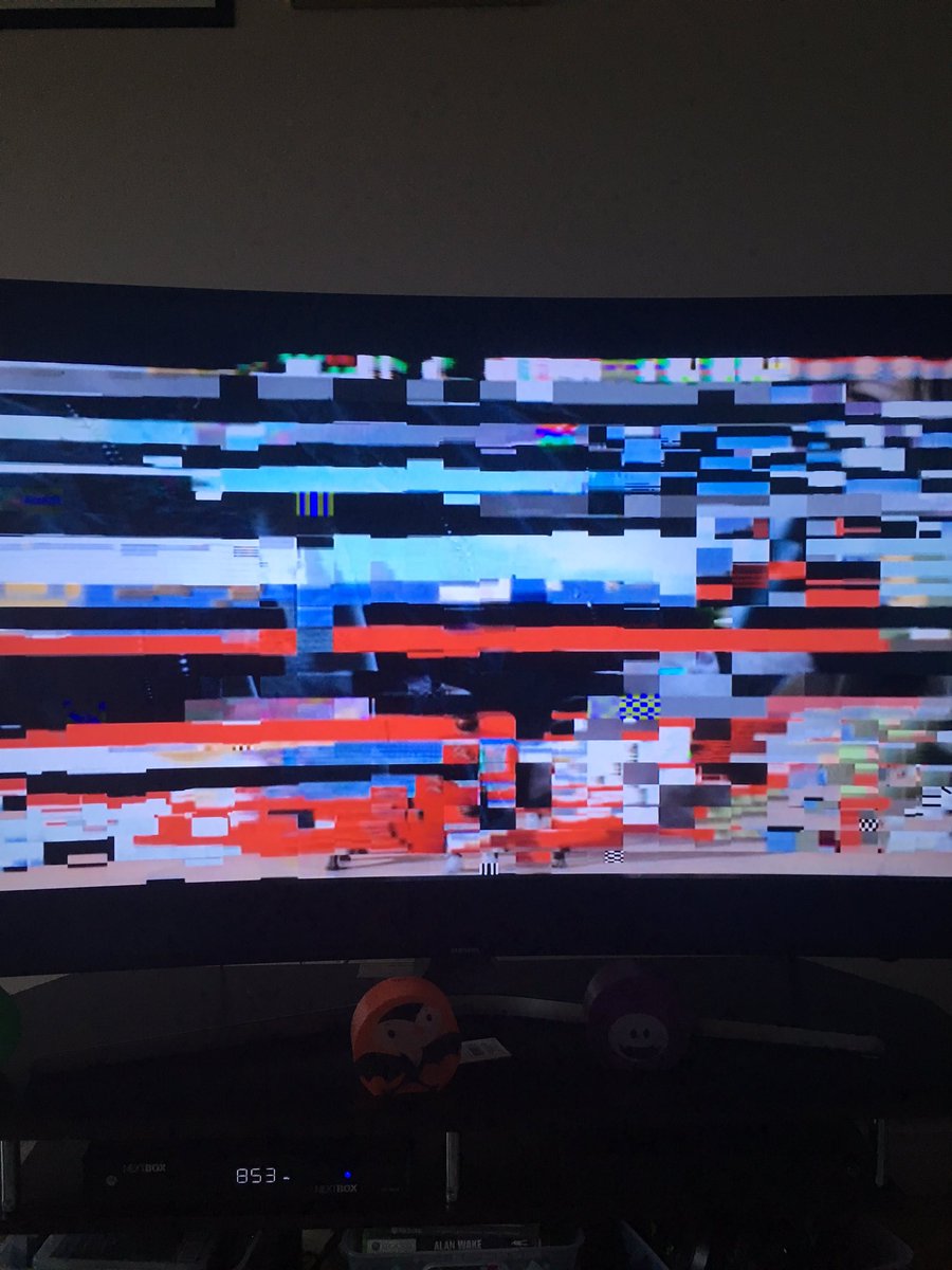 jennieborgel's tweet photo. @RogersHelps @Rogers you know what’s annoying? Trying to watch any TV with your cable subscription.. #useless #belllooksbettereveeyday https://t.co/CcbUlfWiRG