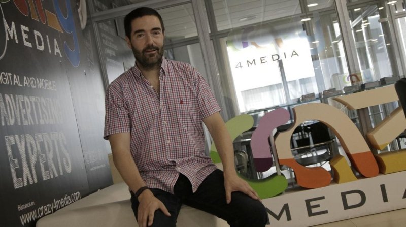 sevillaabierta's tweet photo. En #Sevilla hacen falta más #empresarios e #inversores como Tom Horsey, afincado e implicado desde 1996. Apoya como inversor y mentor a #emprendedores, y abandera el Hub de Movilidad Conectada. Hasta ahora, ha invertido dos millones en #startups. Conócelo: https://t.co/Ch7VKMhj5z https://t.co/gCf4BJGtGw