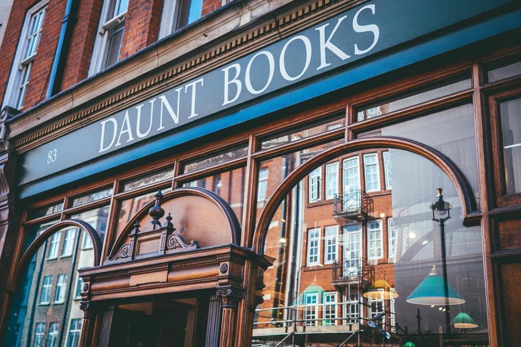 HyattChurchill's tweet image. Where will you travel to next? Let&apos;s get some inspiration from legendary @DauntBooks in Marylebone  #localtips 🗺