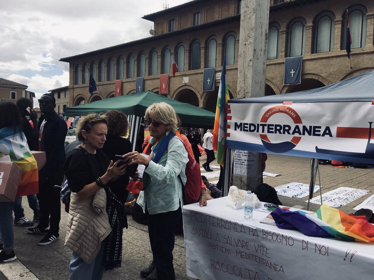 NFratoianni's tweet photo. Abbiamo bisogno dell'aiuto di tutti e tutte per far svolgere la  missione #Mediterranea Sostieni https://t.co/tgr3BDE2Pt
#MarciadellaPace #PerugiaAssisi #Migranti #SavingHumans https://t.co/f9MotLlgfa