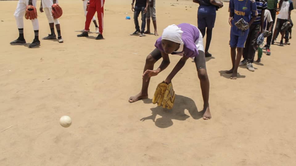 MussaMbugi's tweet photo. Weeknd well spent, hadtraining with kids from schools of the Ubungo Municipality. The kids had raw talent. With training and support in equipment their future is a bright one. Thanks to all who supported. #Tanzaniabaseball #baseball #baseball5 #wbsc #tokyo2020 #Tayaa #Yesalumni https://t.co/Rl9zhz8kny