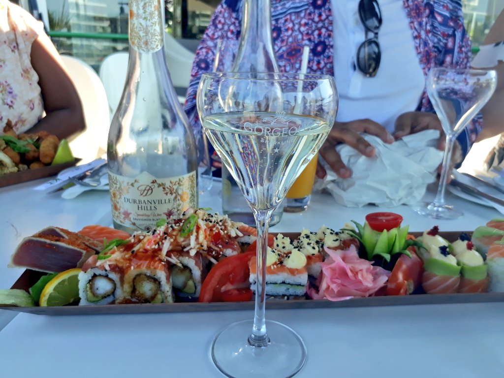 QueenBee_Mktg's tweet photo. Views, good company and the most delicious sushi 😎🍣

@VistaMarinaCPT you have won my heart 💛 perfect for lunch after a visit to the @2OceansAquarium 🐙

#VistaStyle #VistaLife #InCapeTown https://t.co/XPhUxfzhTG