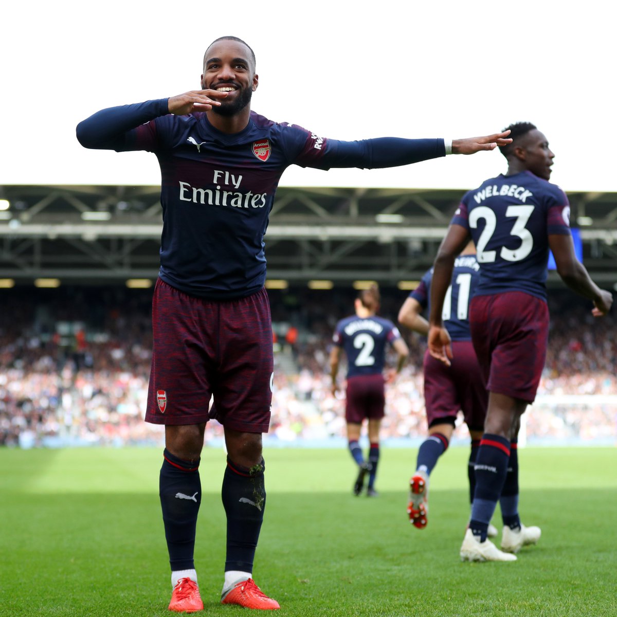 Arsenal's tweet photo. 👏 @LacazetteAlex's last 6️⃣ games for us...

5️⃣ goals ⚽️
3️⃣ assists 🅰️
 
Laca is on flames right now 🔥 https://t.co/g1tPPL1xJl