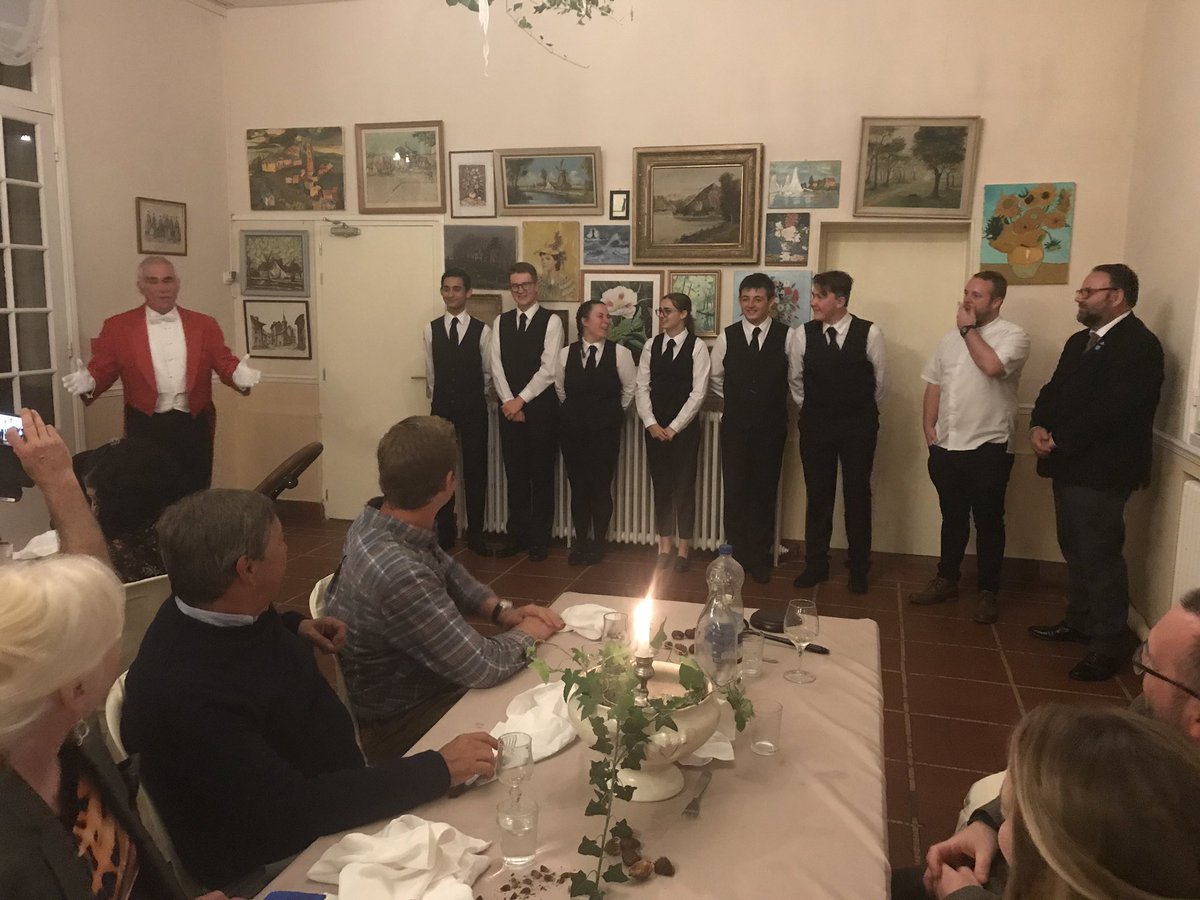 TropicSuziFish's tweet photo. Saturday evening #Banquet at @Chateaudesly by talented Chef @willdevlin of @thesmallholdin1 in #goudhurst, Students from @BroadstairsCol #Broadstairs & @DaveDiCara @julesserkin #slopeofffrance https://t.co/lsBD9xu4ai