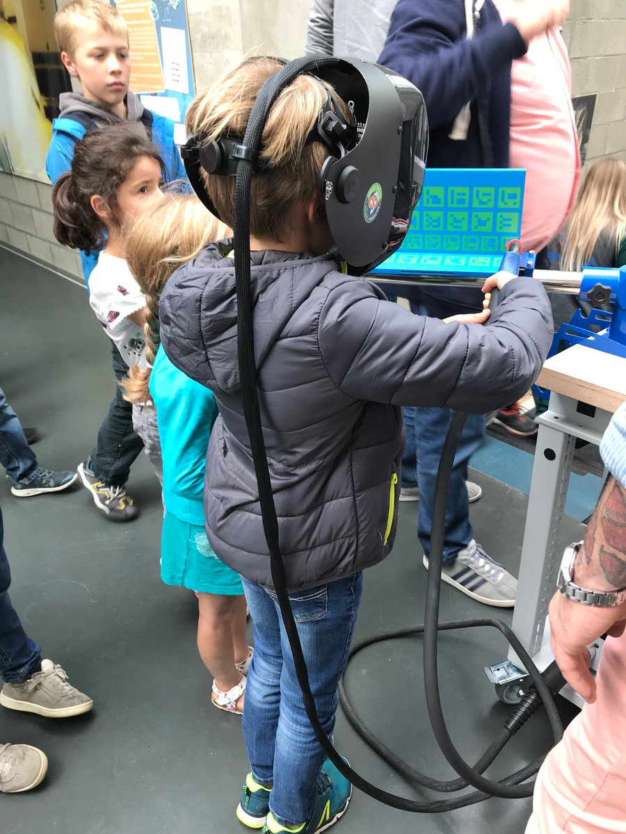 Isabellemarx's tweet photo. Journée découverte entreprises à #technifutur. Intéressant pour les parents et les enfants 😊#digitalwallonia https://t.co/Nifw05673Y