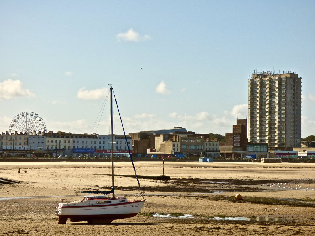 LucyFulker's tweet photo. A different view of Margate ๐กโต๏ธ#visitthanet #lumix #boat #sand #sea #downtomargate #ferriswheel #dreamland #funfair #amusements #seaside #popular #history #old #familyweekend #photooftheday #photographer #lovephotography #photography #lulusphotography02 #seaweed #seafront https://t.co/dGz98SuxOG