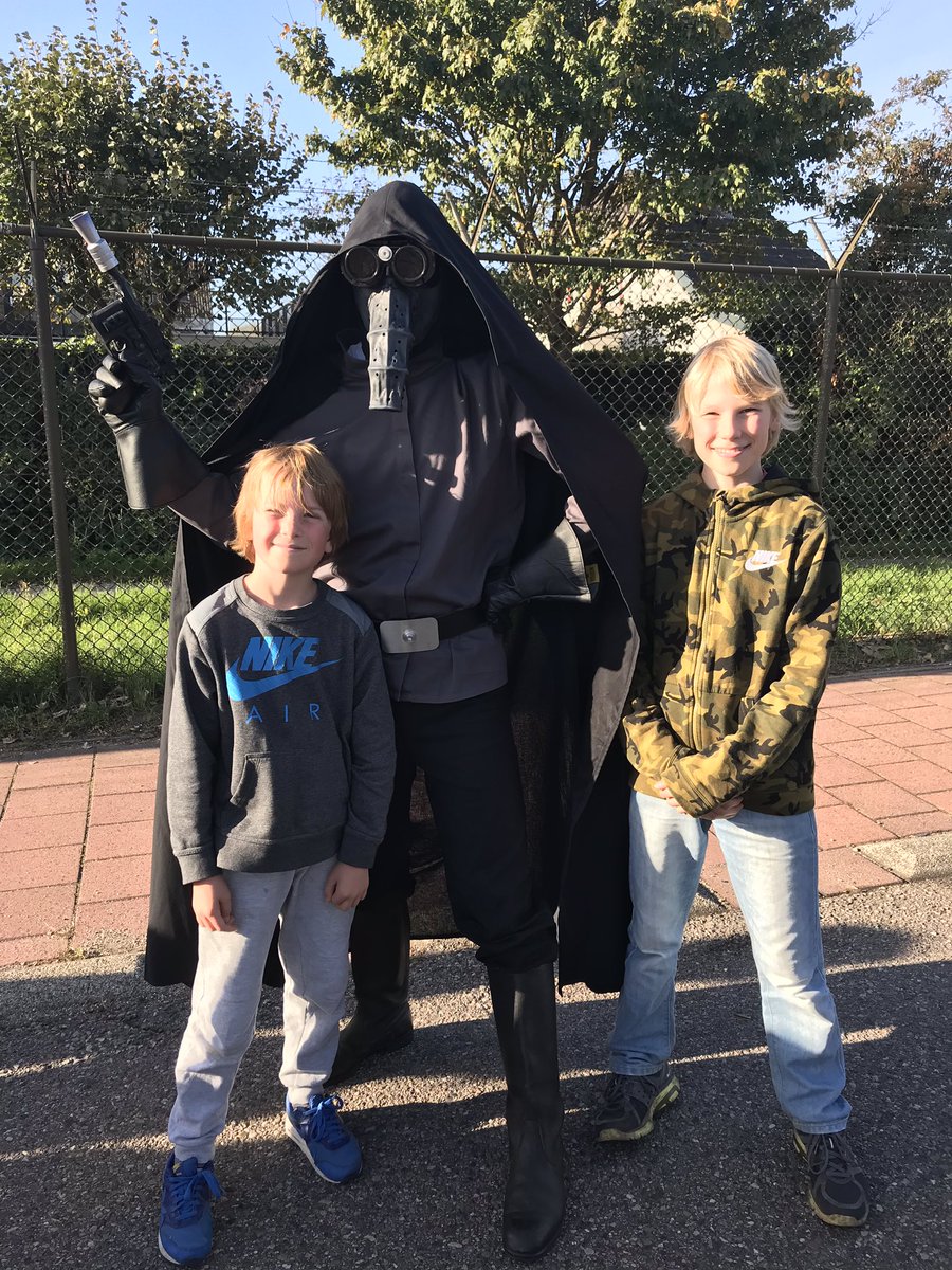 WorkstationBV's tweet photo. #ESAOpenDay vreemde snuiter ontmoet https://t.co/6rTe5Jrh10