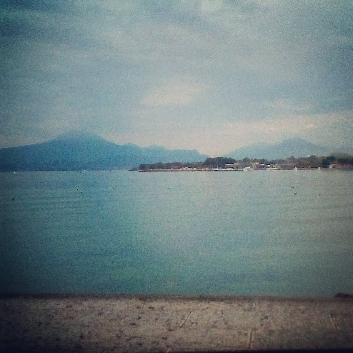 #walking to #peschieradelgarda #around the #lago #Italia #italy  #veneto #verona #picoftheday #photooftheday #green #quiet #2018 #instagarda